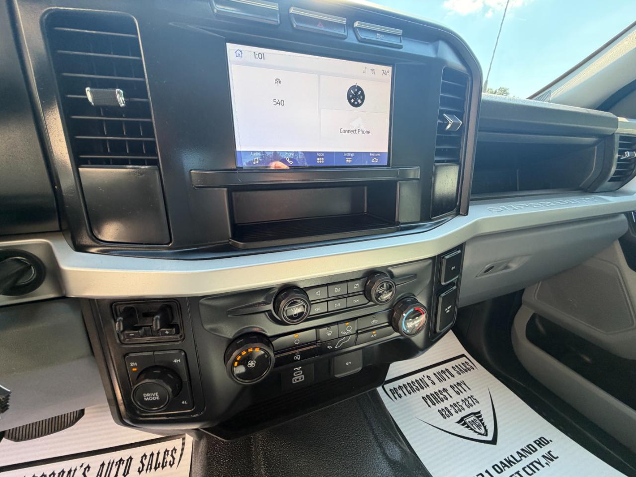 Ford Super Duty F-250 SRW XL 4WD Crew Cab 8' Box 2024