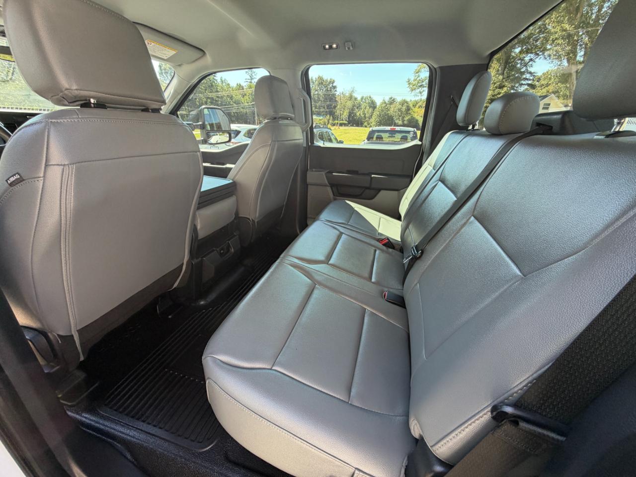 Ford Super Duty F-250 SRW XL 4WD Crew Cab 8' Box 2024