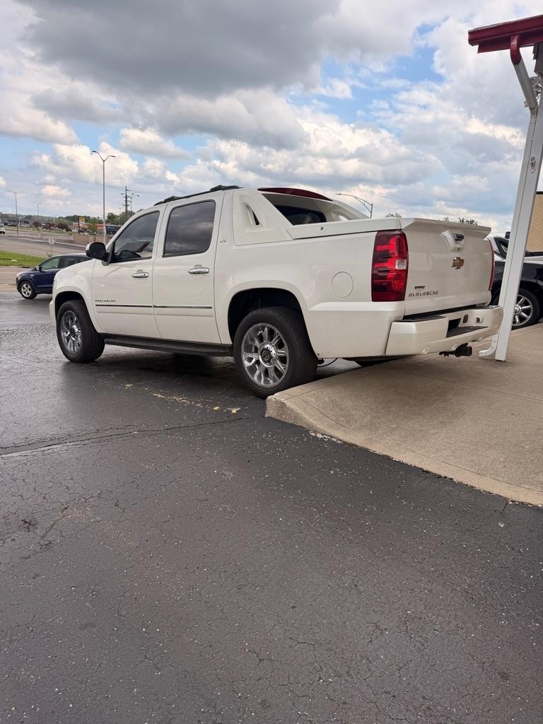 Chevrolet Avalanche  2012