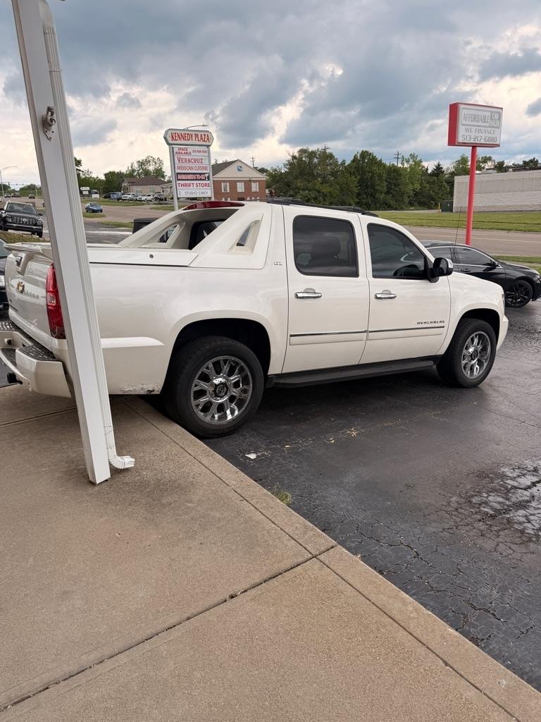Chevrolet Avalanche  2012