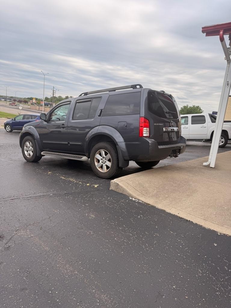 Nissan Pathfinder  2011