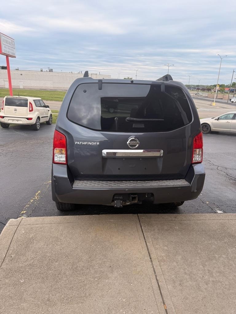 Nissan Pathfinder  2011