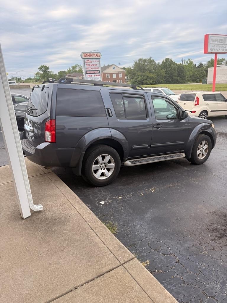 Nissan Pathfinder  2011