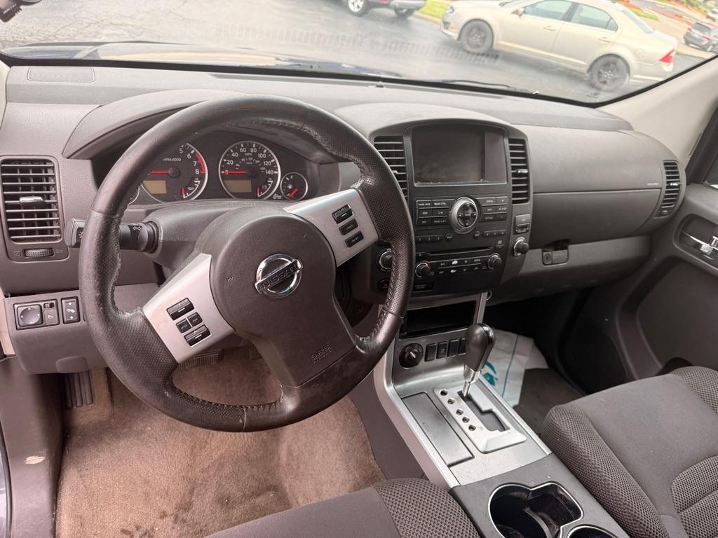 Nissan Pathfinder  2011