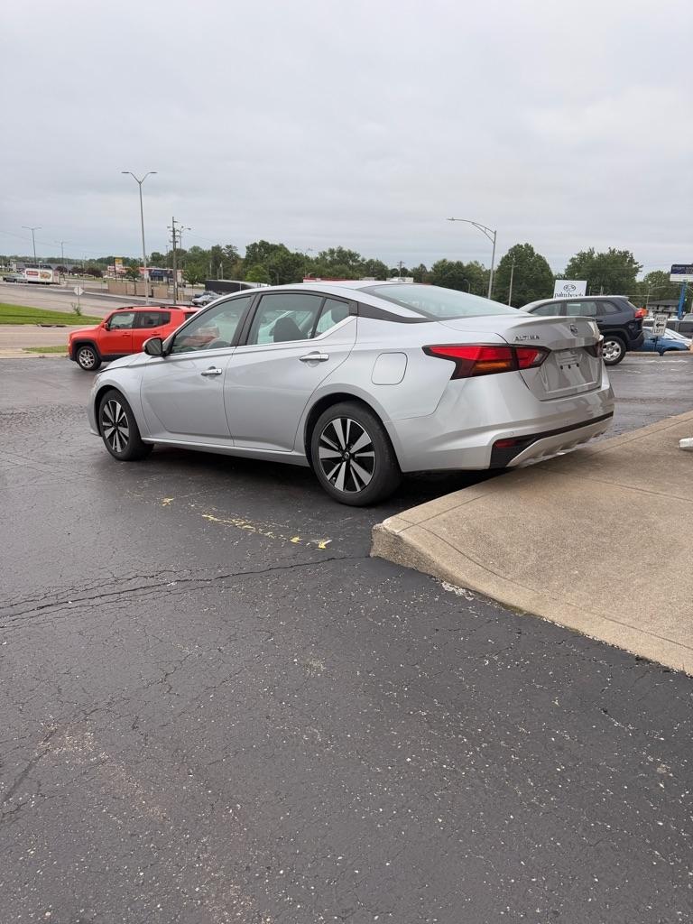 Nissan Altima  2021