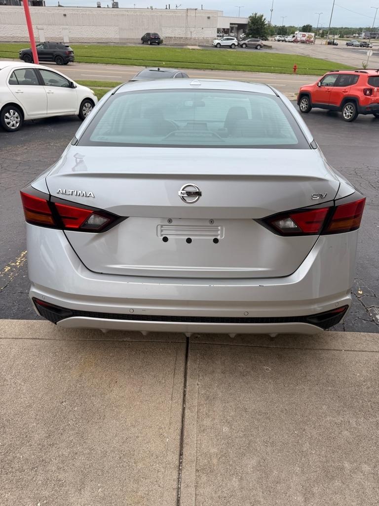 Nissan Altima  2021