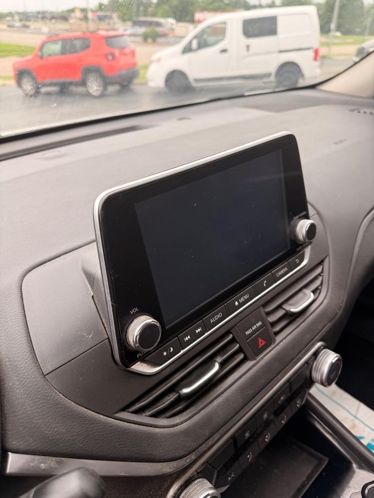 Nissan Altima  2021