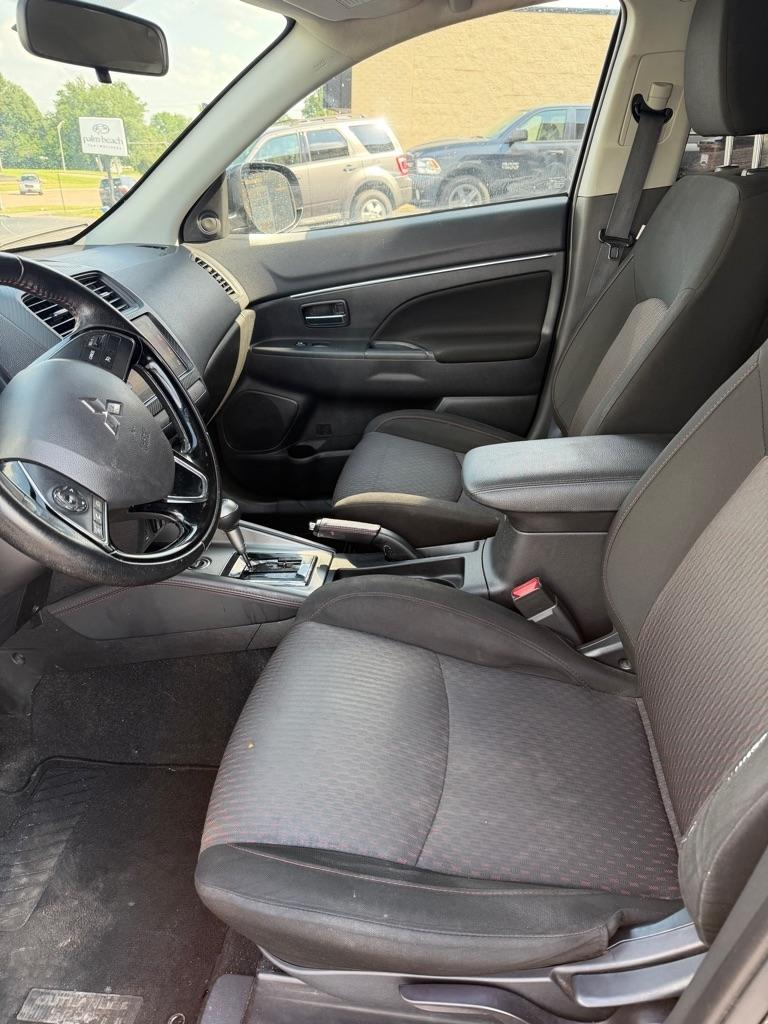Mitsubishi Outlander Sport  2019