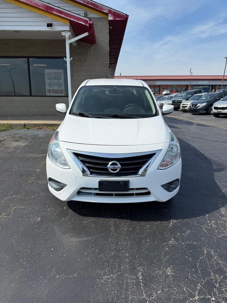 Nissan Versa  2019