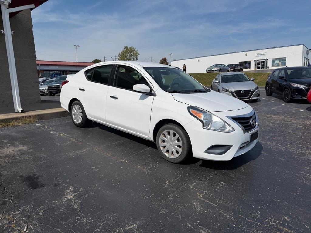 Nissan Versa  2019