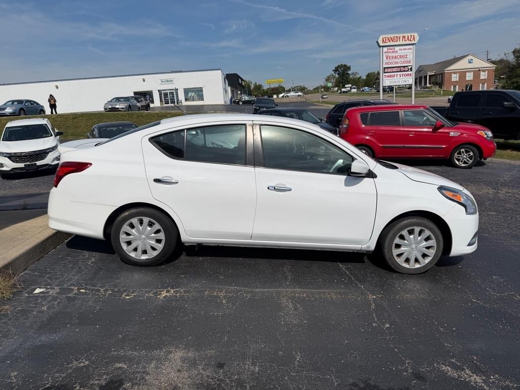Nissan Versa  2019