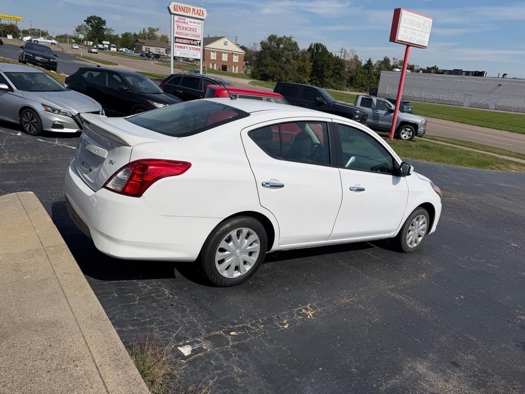 Nissan Versa  2019