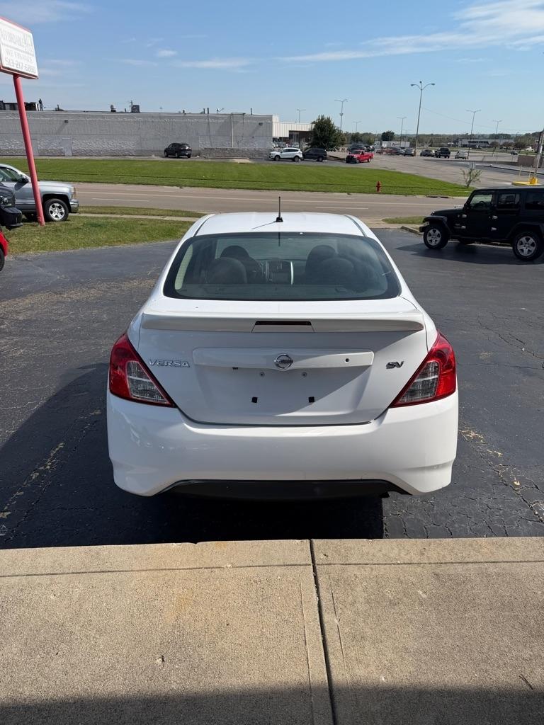 Nissan Versa  2019