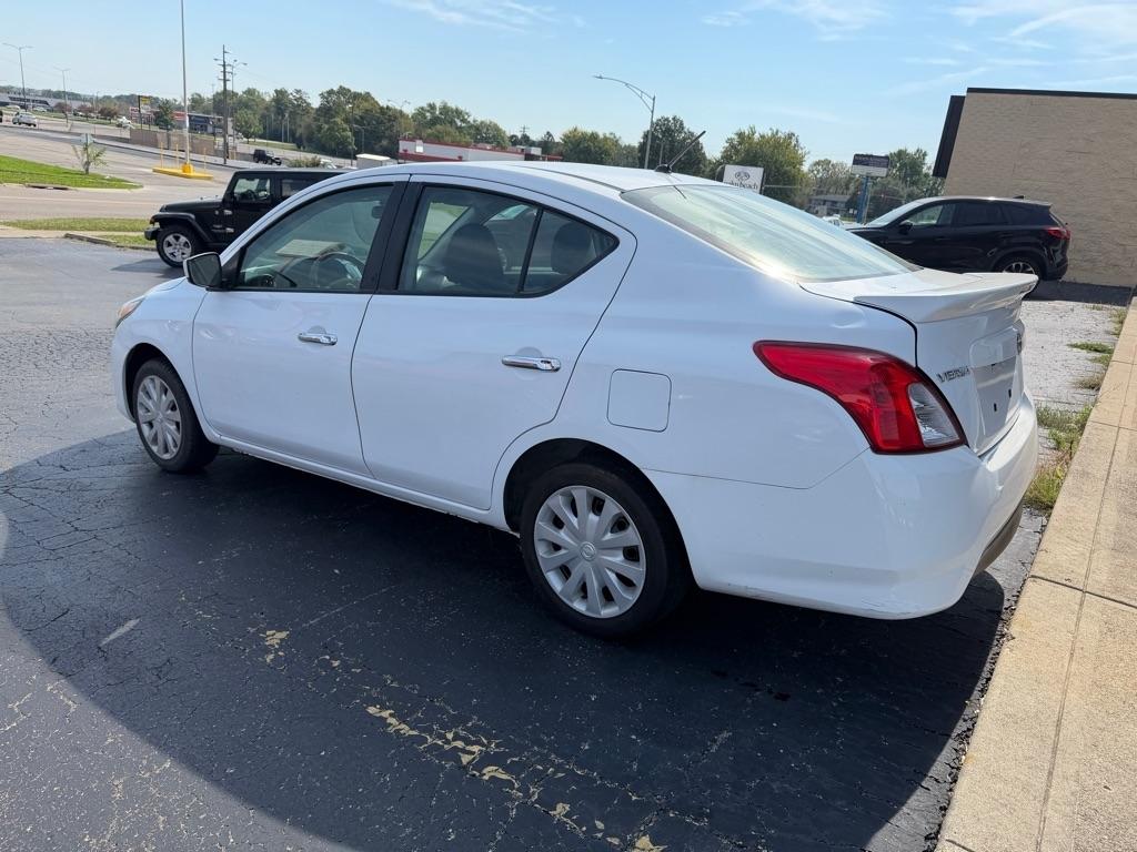 Nissan Versa  2019