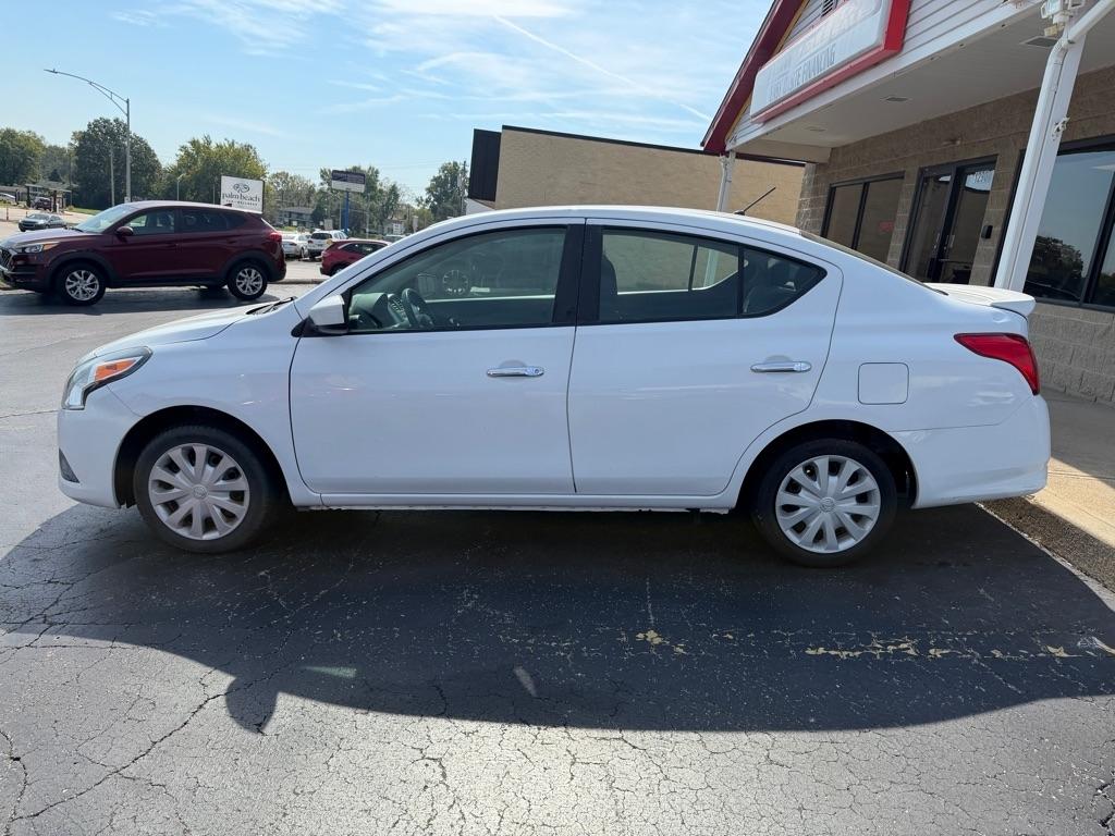 Nissan Versa  2019
