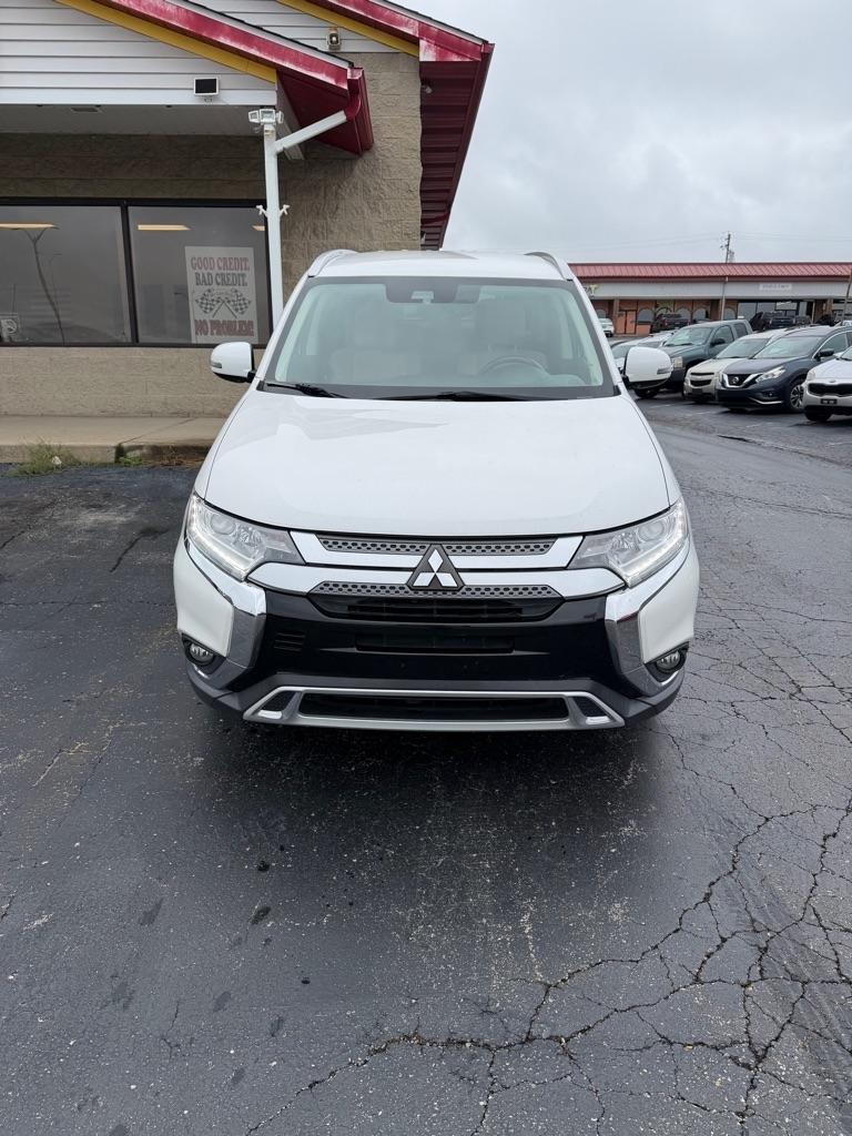 Mitsubishi Outlander  2020