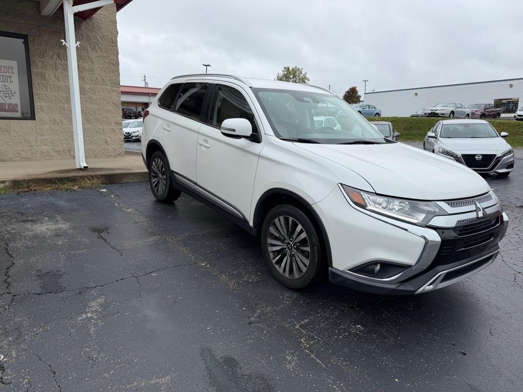 Mitsubishi Outlander  2020