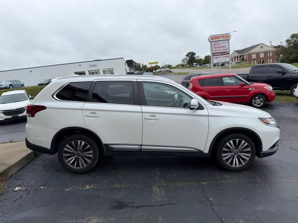 Mitsubishi Outlander  2020