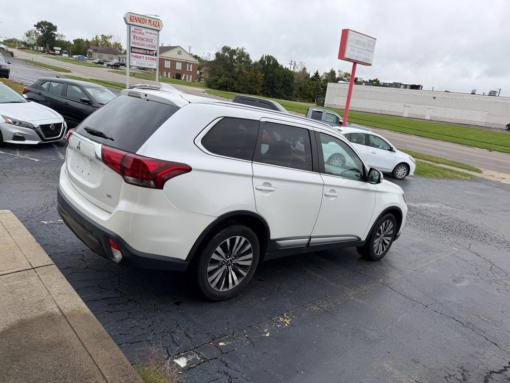 Mitsubishi Outlander  2020