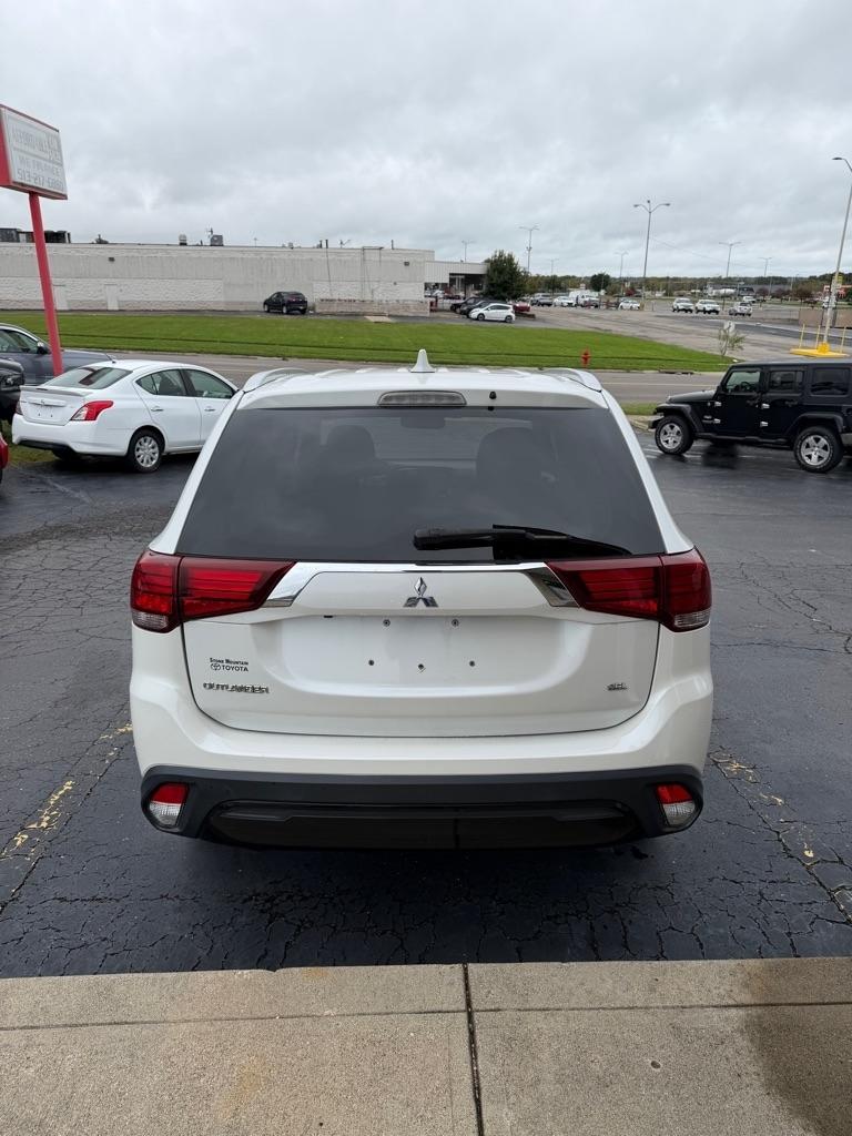 Mitsubishi Outlander  2020