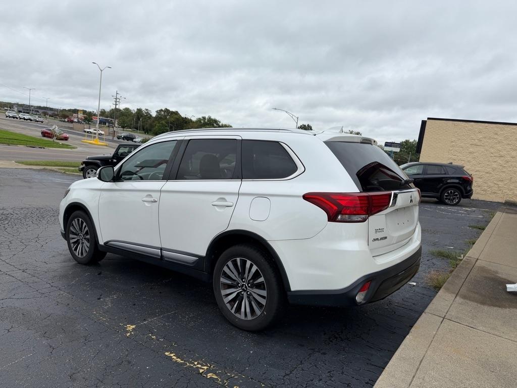 Mitsubishi Outlander  2020