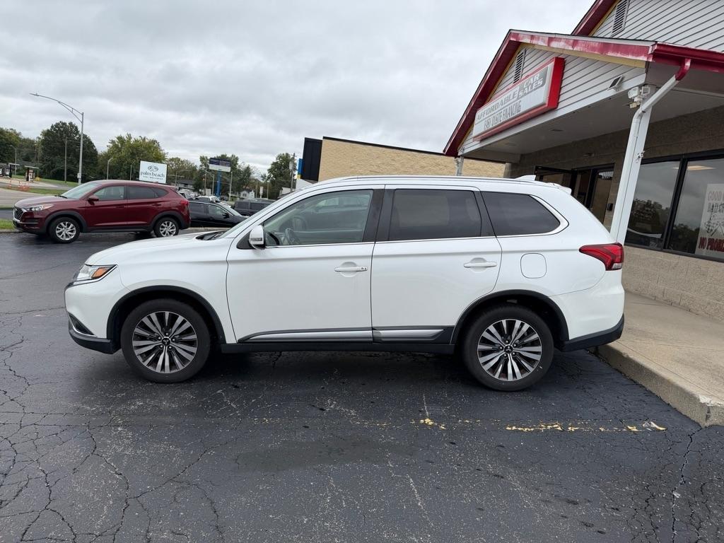 Mitsubishi Outlander  2020