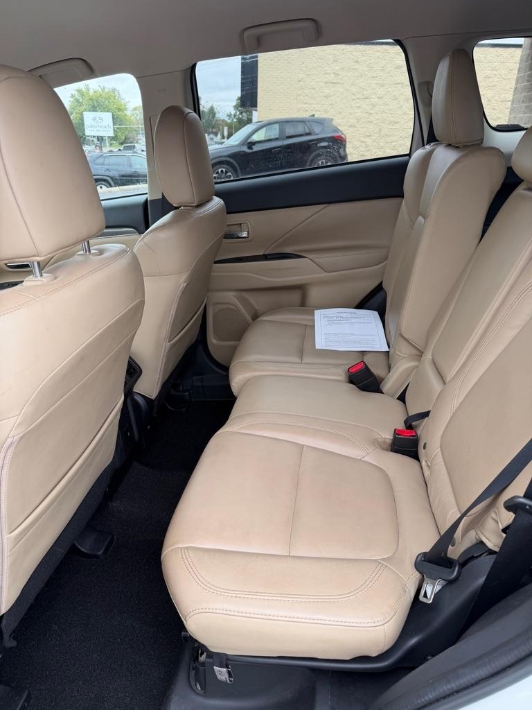 Mitsubishi Outlander  2020