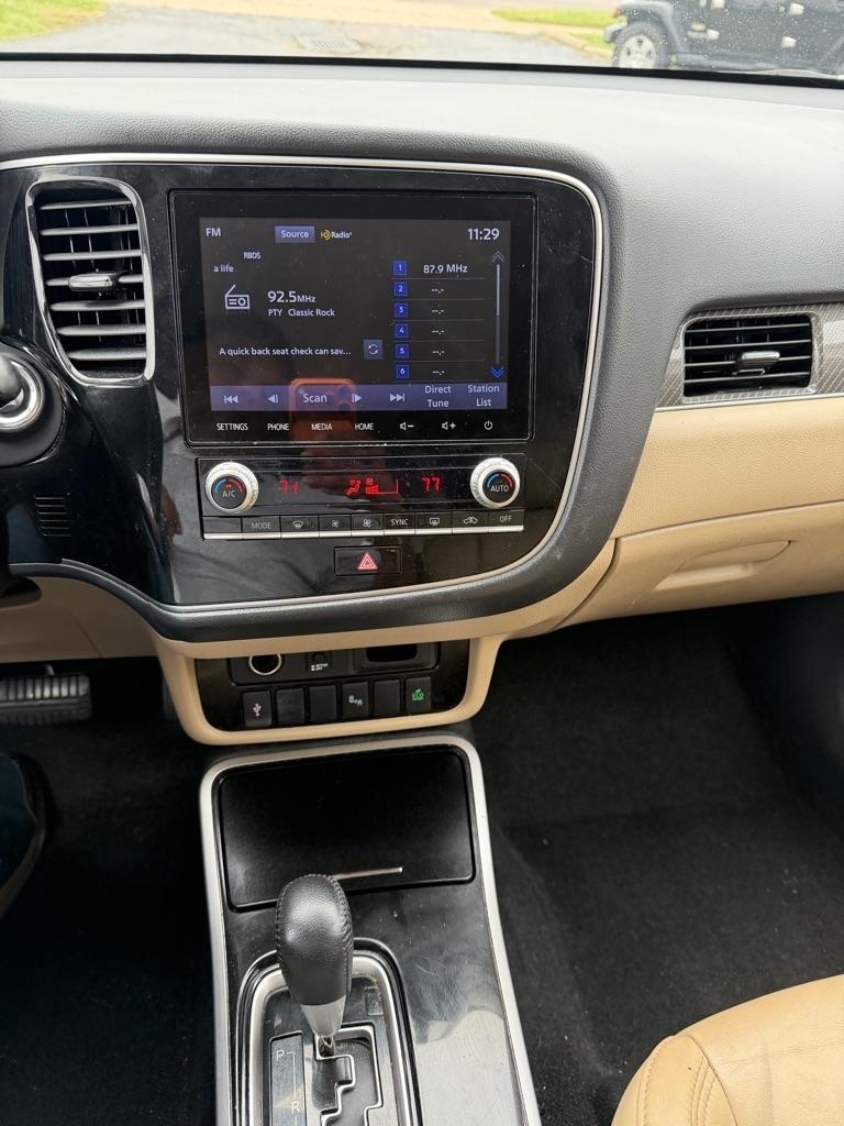 Mitsubishi Outlander  2020