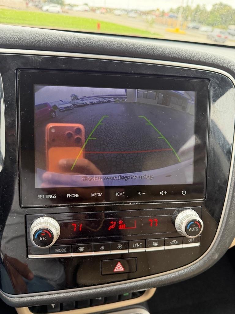 Mitsubishi Outlander  2020