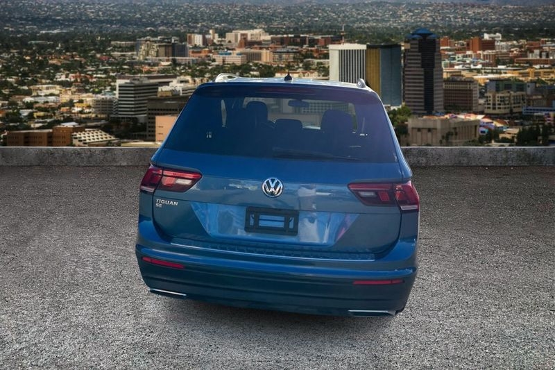 2019 Volkswagen Tiguan SEL R-Line photo 3