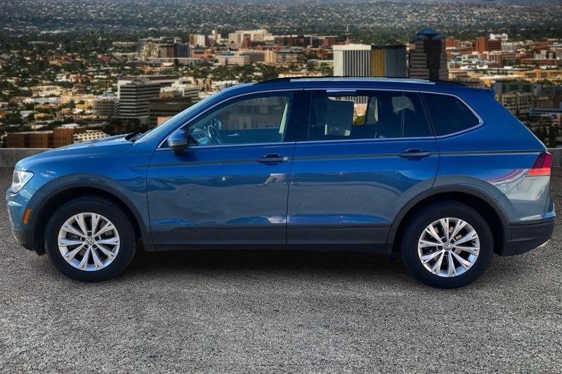 2019 Volkswagen Tiguan SEL R-Line photo 5