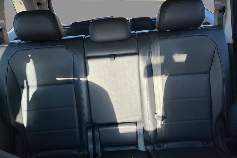 2019 Volkswagen Tiguan SEL R-Line photo 12