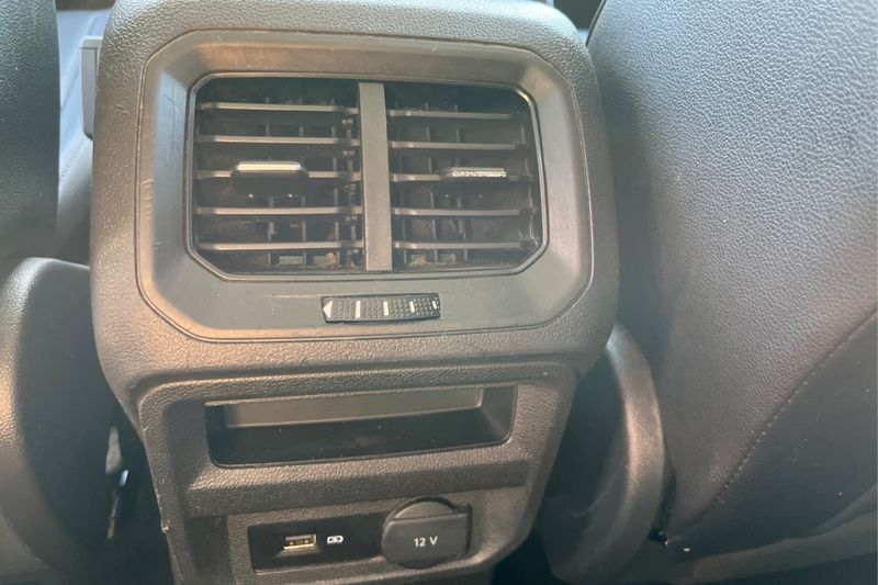 2019 Volkswagen Tiguan SEL R-Line photo 16