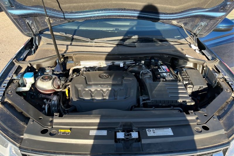 2019 Volkswagen Tiguan SEL R-Line photo 22