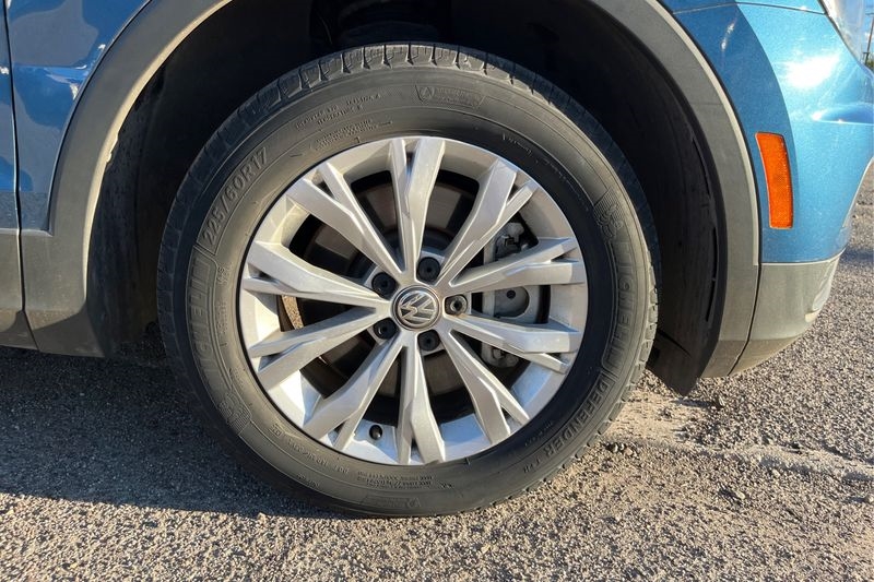 2019 Volkswagen Tiguan SEL R-Line photo 25