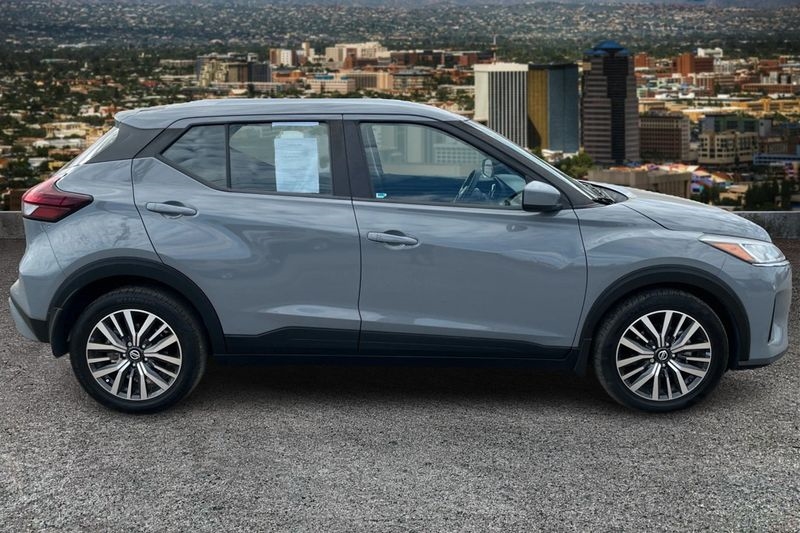 2021 Nissan Kicks SV photo 3
