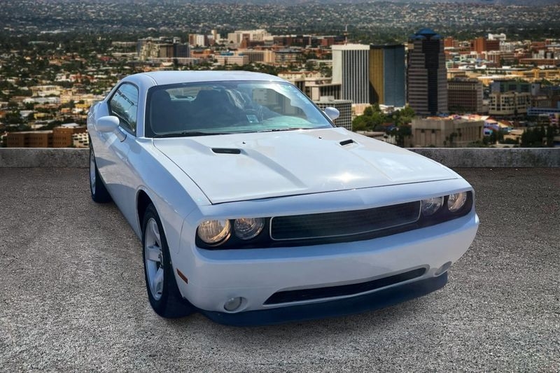 2014 Dodge Challenger SXT photo 2