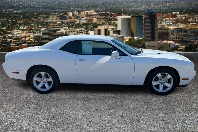 2014 Dodge Challenger SXT photo 3