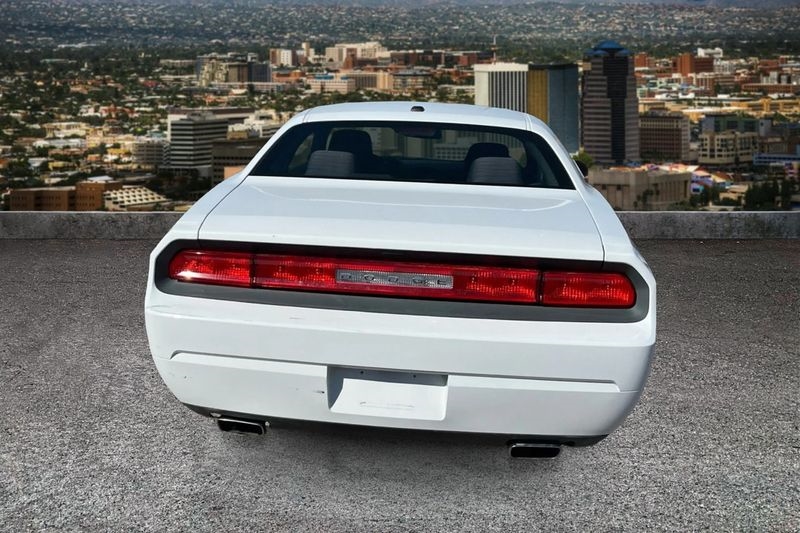 2014 Dodge Challenger SXT photo 5