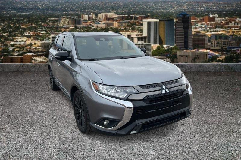 Mitsubishi Outlander  2020