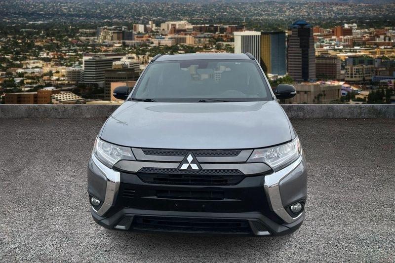 Mitsubishi Outlander  2020