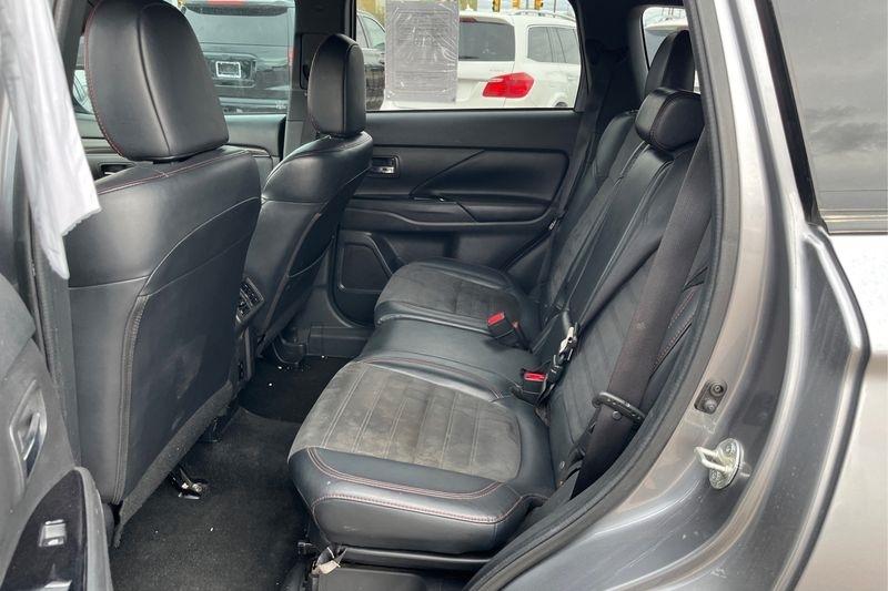 Mitsubishi Outlander  2020