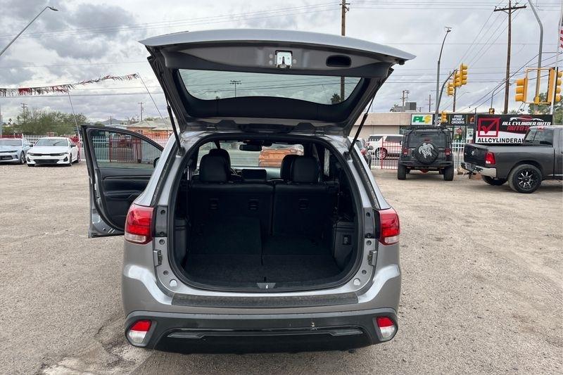 Mitsubishi Outlander  2020