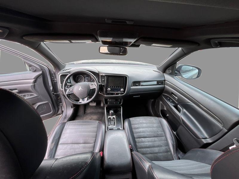 Mitsubishi Outlander  2020