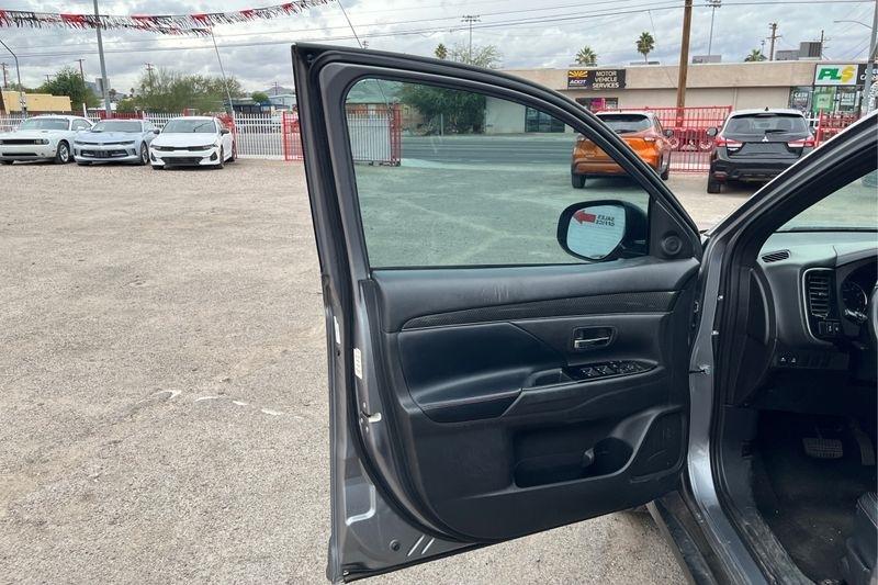 Mitsubishi Outlander  2020