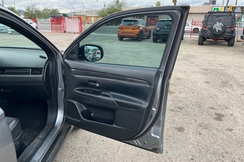 Mitsubishi Outlander  2020