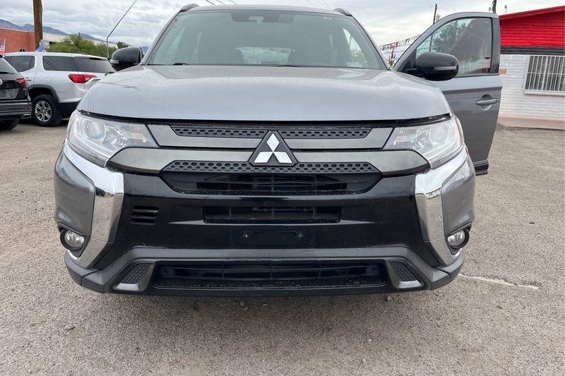 Mitsubishi Outlander  2020