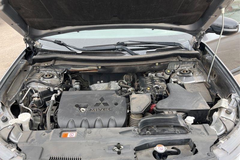 Mitsubishi Outlander  2020