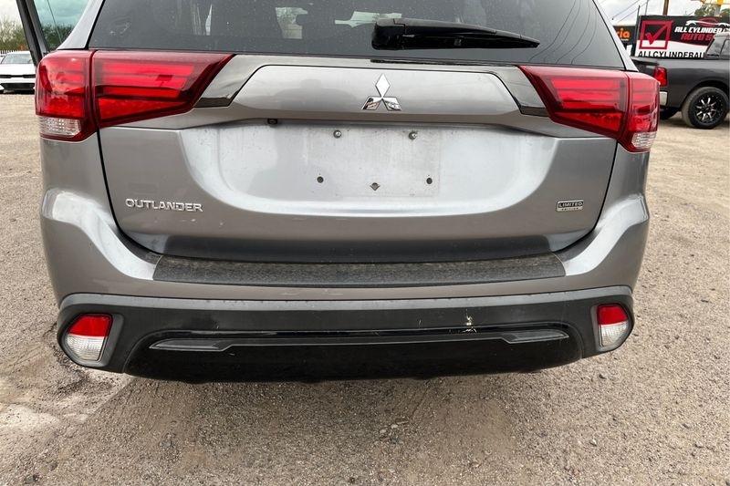Mitsubishi Outlander  2020