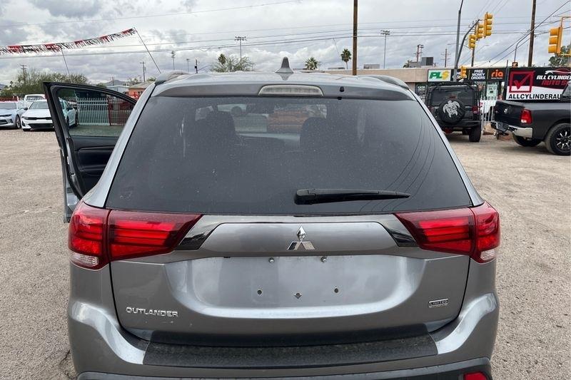 Mitsubishi Outlander  2020